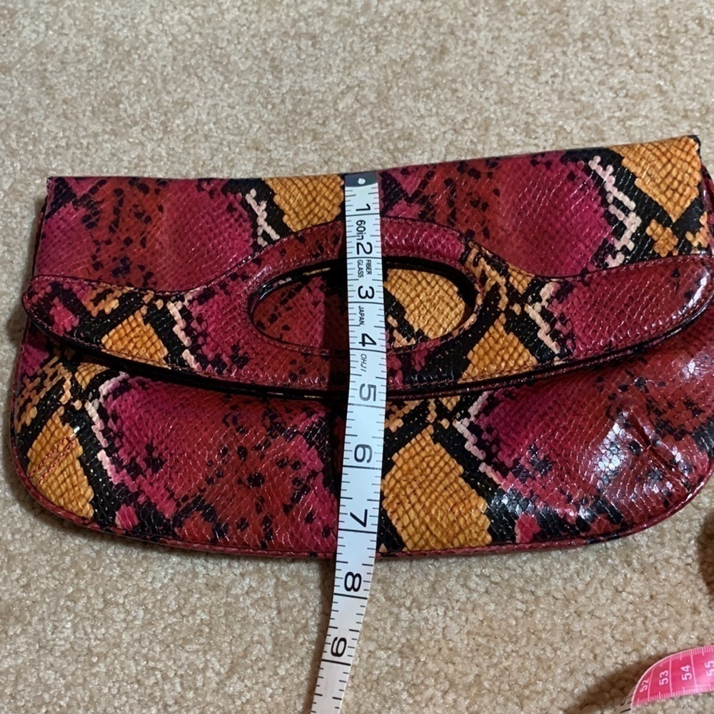 GORGEOUS Nine & Co. Faux Snakeskin Clutch NWOT - Picture 9 of 10